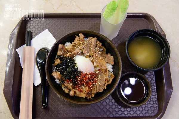 開丼いただきます(微風店)：【開丼いただきます 微風店】視覺與味覺一併滿足 好吃燒肉飯開動啦!!