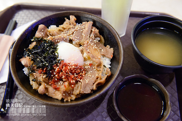 開丼いただきます(微風店)：【開丼いただきます 微風店】視覺與味覺一併滿足 好吃燒肉飯開動啦!!
