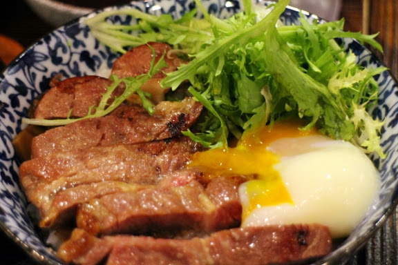 開丼:【羽諾食記】開丼●東區美食●地表上最強燒肉丼●地表無雙牛排丼
