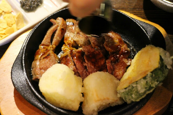 開丼:【羽諾食記】開丼●東區美食●地表上最強燒肉丼●地表無雙牛排丼