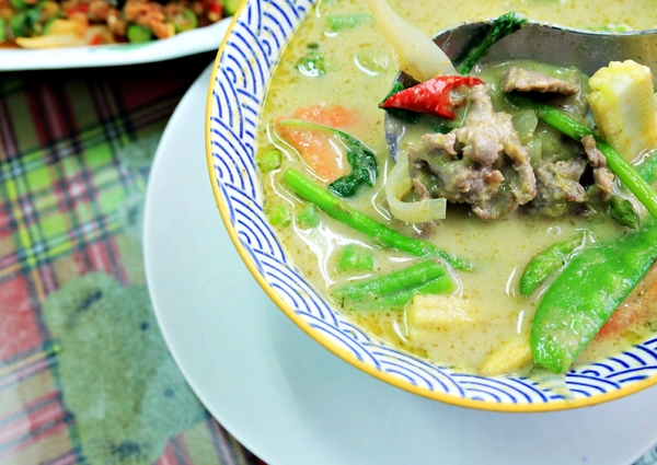 琳達泰式料理:【高雄】左營高鐵旁的泰式小店.琳達泰式料理.桑尼瘦不了