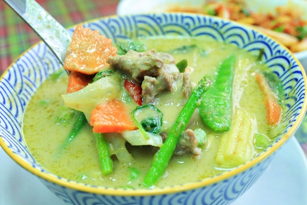 琳達泰式料理:【高雄】左營高鐵旁的泰式小店.琳達泰式料理.桑尼瘦不了