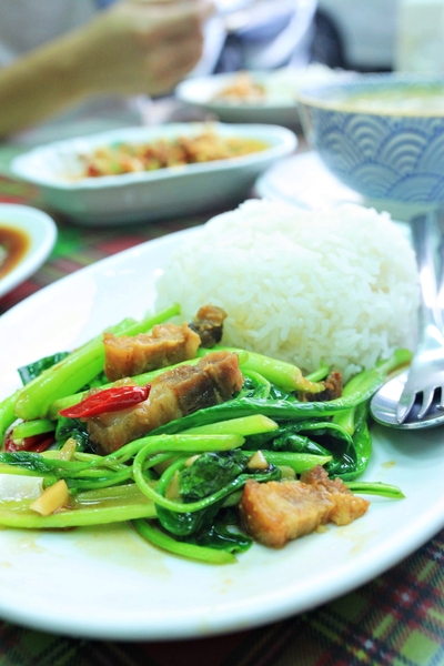 琳達泰式料理:【高雄】左營高鐵旁的泰式小店.琳達泰式料理.桑尼瘦不了