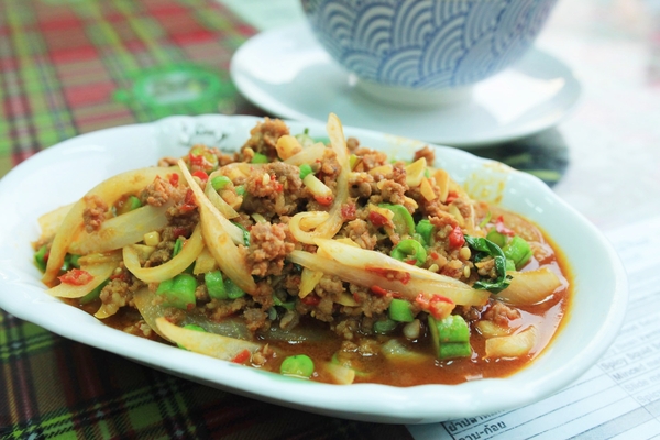 琳達泰式料理:【高雄】左營高鐵旁的泰式小店.琳達泰式料理.桑尼瘦不了