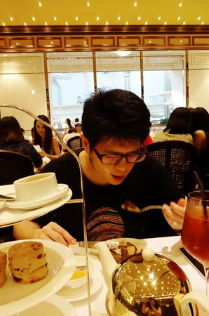 一般人位子看起來像港式飲茶XDD