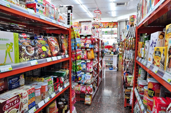 松貝進口食品專賣店:【高雄】美術館旁的高級日本零食雜貨店.松貝進口食品專賣店.桑尼瘦不了