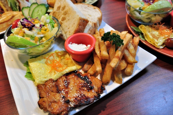 熊巴吐司：【高雄】高師大附近的台灣黑熊早午餐．熊巴吐司．桑尼瘦不了