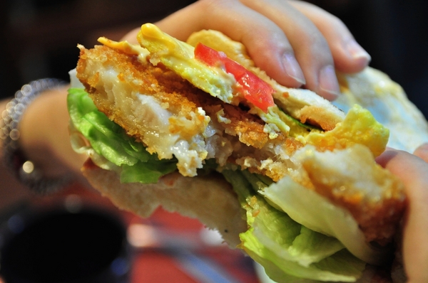 熊巴吐司：【高雄】高師大附近的台灣黑熊早午餐．熊巴吐司．桑尼瘦不了