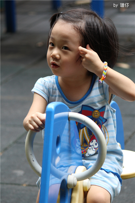 彩編織手環(橡皮筋手環)：手工DIY手環~彩編織手環(橡皮筋手環)~小學生正夯~DIY真有趣，大人小孩都在玩♡