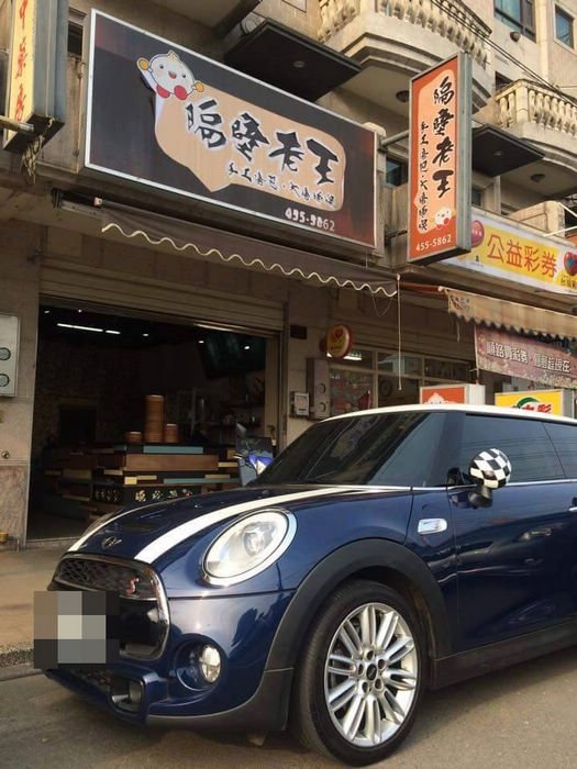 11073438_743499335748476_16805627_n