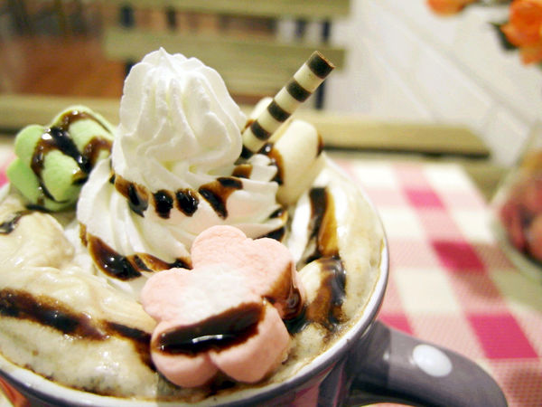 Le Petit Waffle蕾蓓蒂比利時鬆餅專賣店:邀約【大安】Le Petit Waffle蕾蓓蒂比利時鬆餅。鳳梨船入港震懾全場。濃濃幸福感。