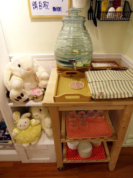 Le Petit Waffle蕾蓓蒂比利時鬆餅專賣店:邀約【大安】Le Petit Waffle蕾蓓蒂比利時鬆餅。鳳梨船入港震懾全場。濃濃幸福感。