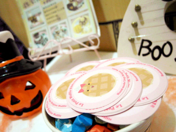 Le Petit Waffle蕾蓓蒂比利時鬆餅專賣店:邀約【大安】Le Petit Waffle蕾蓓蒂比利時鬆餅。鳳梨船入港震懾全場。濃濃幸福感。