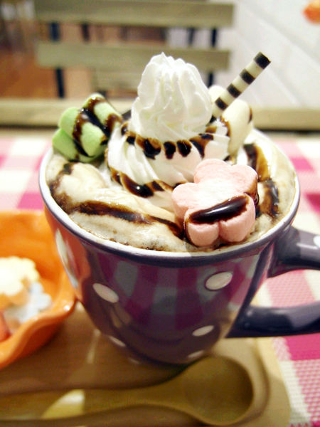 Le Petit Waffle蕾蓓蒂比利時鬆餅專賣店:邀約【大安】Le Petit Waffle蕾蓓蒂比利時鬆餅。鳳梨船入港震懾全場。濃濃幸福感。