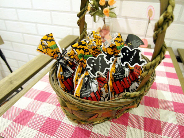 Le Petit Waffle蕾蓓蒂比利時鬆餅專賣店:邀約【大安】Le Petit Waffle蕾蓓蒂比利時鬆餅。鳳梨船入港震懾全場。濃濃幸福感。