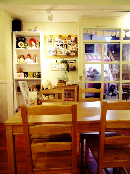 Le Petit Waffle蕾蓓蒂比利時鬆餅專賣店:邀約【大安】Le Petit Waffle蕾蓓蒂比利時鬆餅。鳳梨船入港震懾全場。濃濃幸福感。