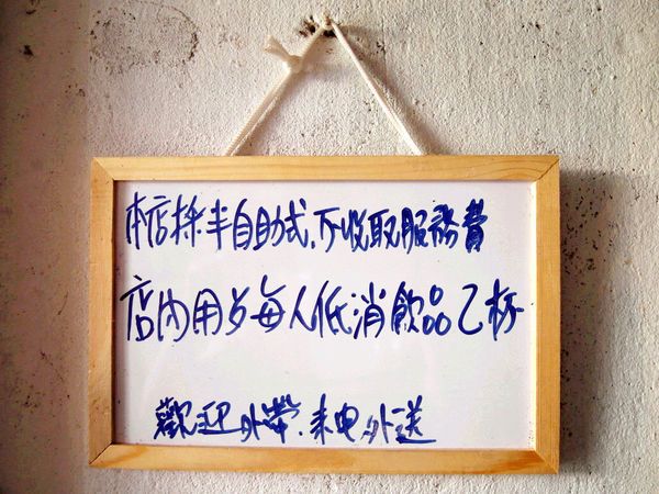 Le Petit Waffle蕾蓓蒂比利時鬆餅專賣店:邀約【大安】Le Petit Waffle蕾蓓蒂比利時鬆餅。鳳梨船入港震懾全場。濃濃幸福感。