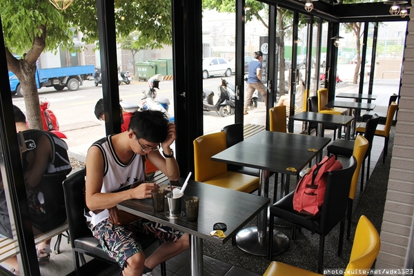 鯊魚咬土司(逢甲店)：鯊魚咬土司✪太陽公公說早安嘍~103.09.30