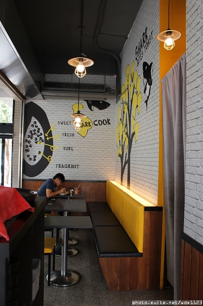 鯊魚咬土司(逢甲店)：鯊魚咬土司✪太陽公公說早安嘍~103.09.30