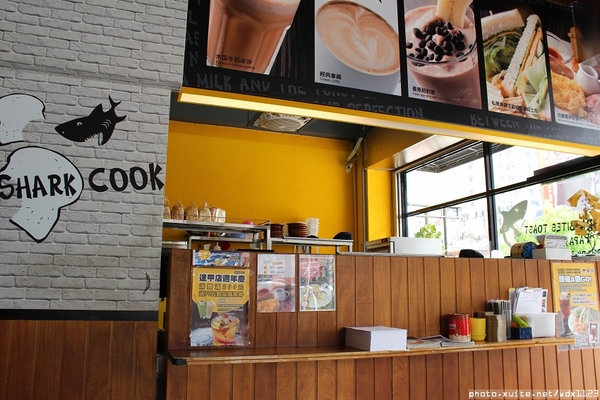 鯊魚咬土司(逢甲店)：鯊魚咬土司✪太陽公公說早安嘍~103.09.30