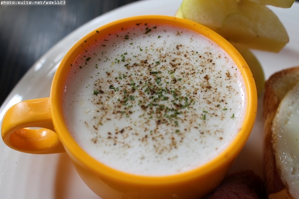 鯊魚咬土司(逢甲店)：鯊魚咬土司✪太陽公公說早安嘍~103.09.30