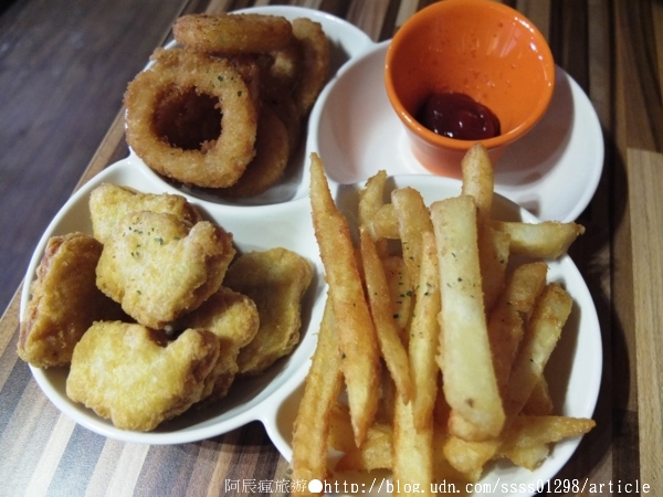 春日。佐光藝文複合式餐廳：【美食特搜。屏東市】春日佐光藝文複合式餐廳。和風日式氣息 老屋空間新享受 慢活的下午茶節奏