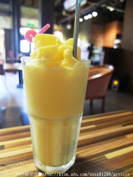 春日。佐光藝文複合式餐廳：【美食特搜。屏東市】春日佐光藝文複合式餐廳。和風日式氣息 老屋空間新享受 慢活的下午茶節奏