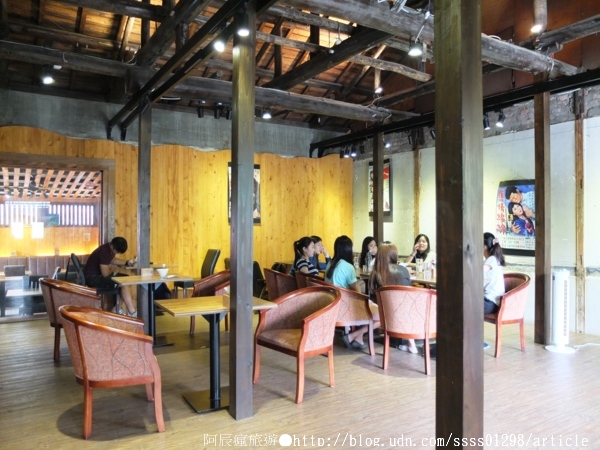 春日。佐光藝文複合式餐廳：【美食特搜。屏東市】春日佐光藝文複合式餐廳。和風日式氣息 老屋空間新享受 慢活的下午茶節奏