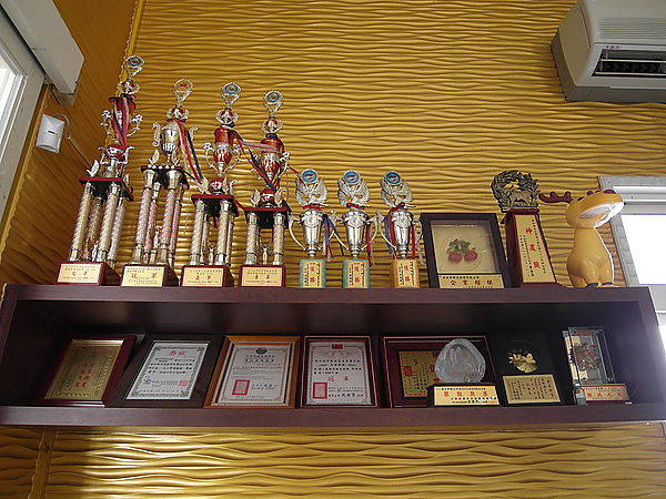 鹿世界觀光牧場：【彰化二林】火龍果的季節來臨了。鹿世界觀光牧場。與鹿的近距離接觸