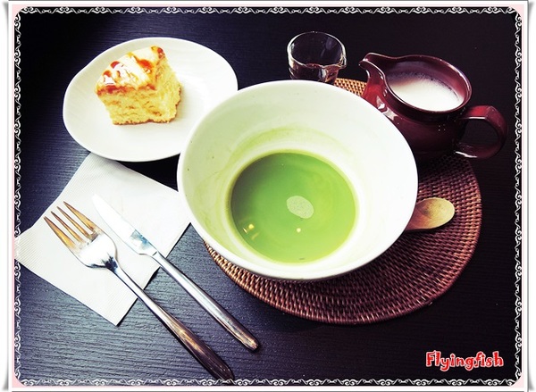 杏桃鬆餅屋(阪急店)：✜ 日本原宿超人氣排隊鬆餅在阪急百貨展店囉 !－「杏桃鬆餅屋UZNA OMOM (阪急店)」♪♫ ♩♬ ♥～…