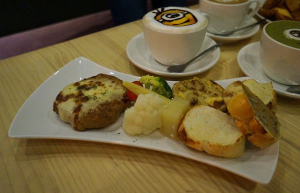 Longtimeago Café 文創互動咖啡館:Longtimeago Caf'e♥ 拉花咖啡♥ 早午餐 ♥丹麥漢堡