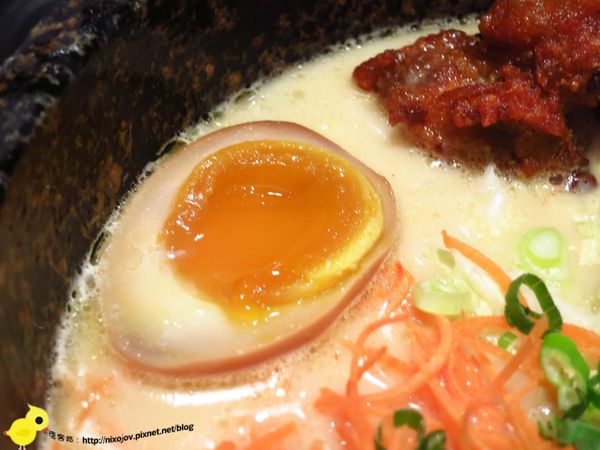 《窩客島邀約》捷運市政府站門扇雞骨白湯專賣 石鍋坎飯鍋巴料理