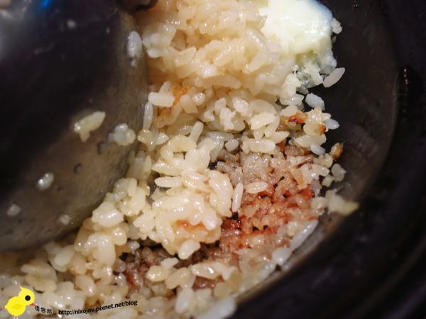 《窩客島邀約》捷運市政府站門扇雞骨白湯專賣 石鍋坎飯鍋巴料理