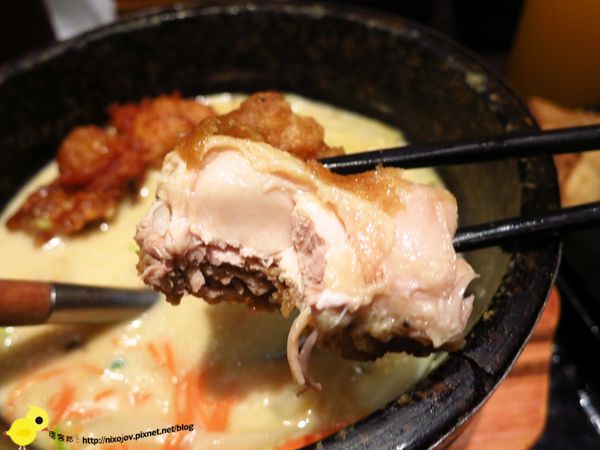 《窩客島邀約》捷運市政府站門扇雞骨白湯專賣 石鍋坎飯鍋巴料理