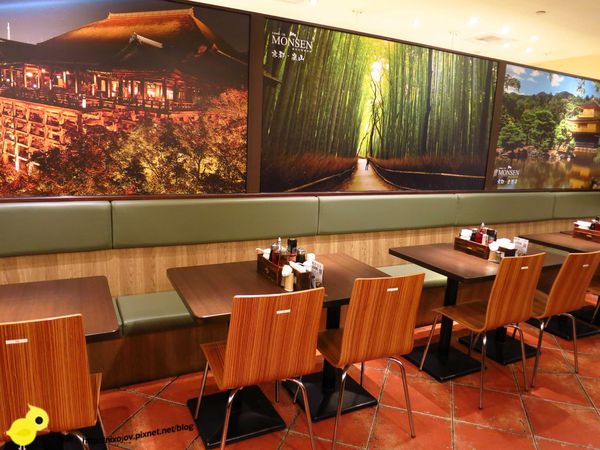 《窩客島邀約》捷運市政府站門扇雞骨白湯專賣 石鍋坎飯鍋巴料理