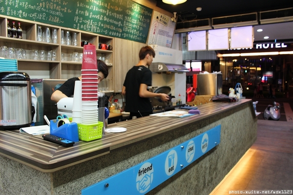 Who's tea 鬍子茶(逢甲店)：WHO'S TEA 鬍子茶(逢甲店)✪每人低消65元，飲料去冰量不變~103.10.05