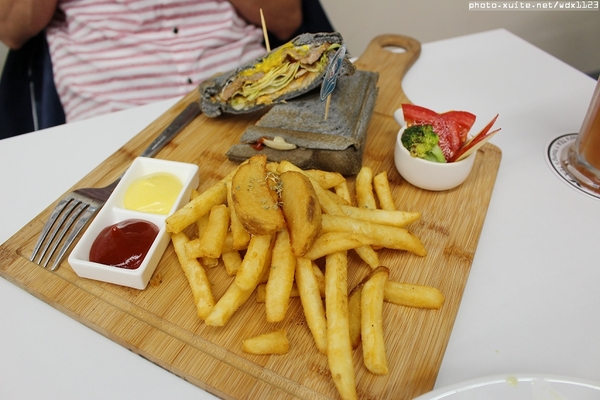 Who's tea 鬍子茶(逢甲店)：WHO'S TEA 鬍子茶(逢甲店)✪每人低消65元，飲料去冰量不變~103.10.05