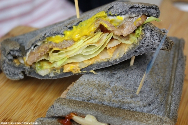 Who's tea 鬍子茶(逢甲店)：WHO'S TEA 鬍子茶(逢甲店)✪每人低消65元，飲料去冰量不變~103.10.05