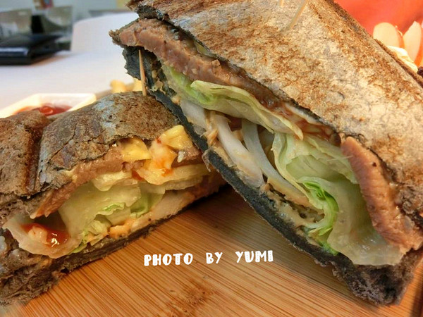 Who's tea 鬍子茶(逢甲店)：【口碑券§第69彈】逢甲商圈平價美食報你知!!美味義大利麵/帕里尼CP值爆表@Who's tea 鬍子茶(逢甲店)