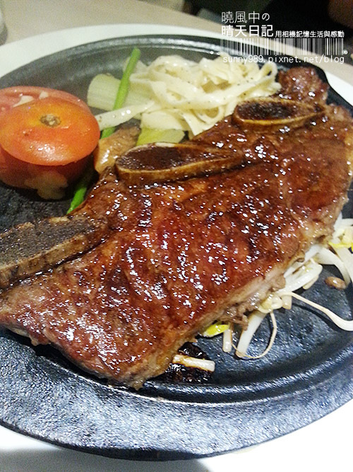 巴菲碳烤厚切牛排:【巴菲牛排】排餐美味出乎意料 用餐環境有改善空間