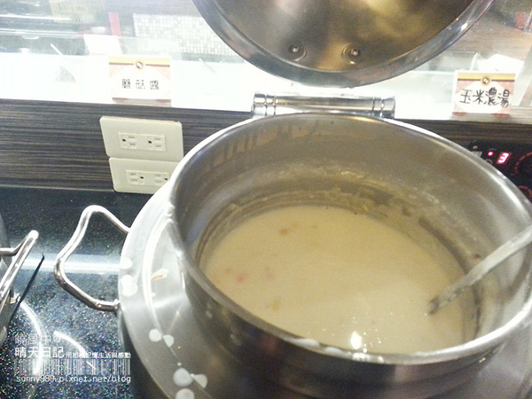 巴菲碳烤厚切牛排:【巴菲牛排】排餐美味出乎意料 用餐環境有改善空間