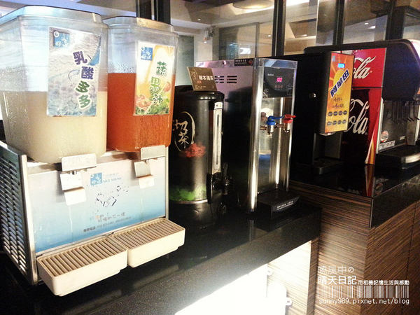 巴菲碳烤厚切牛排:【巴菲牛排】排餐美味出乎意料 用餐環境有改善空間