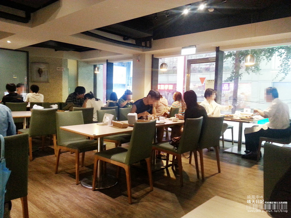 巴菲碳烤厚切牛排:【巴菲牛排】排餐美味出乎意料 用餐環境有改善空間