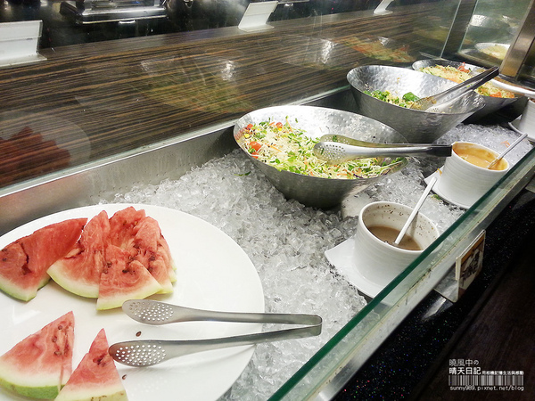 巴菲碳烤厚切牛排:【巴菲牛排】排餐美味出乎意料 用餐環境有改善空間