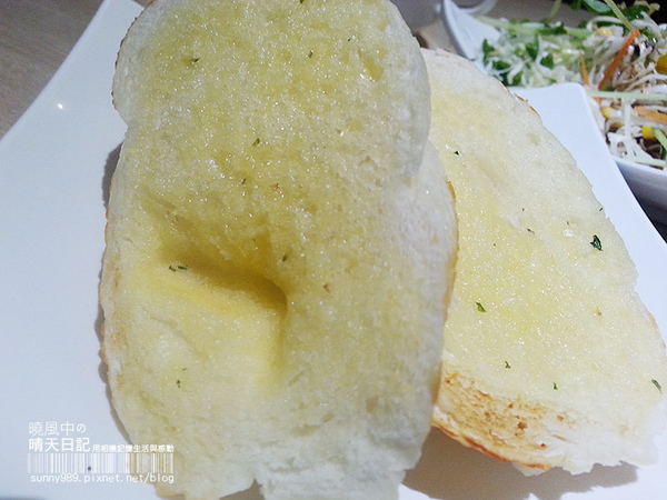 巴菲碳烤厚切牛排:【巴菲牛排】排餐美味出乎意料 用餐環境有改善空間