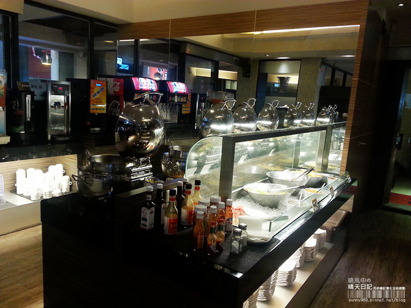 巴菲碳烤厚切牛排:【巴菲牛排】排餐美味出乎意料 用餐環境有改善空間