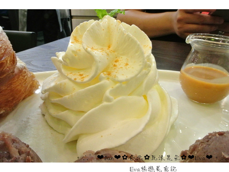 瓦法奇朵(信陽店):【食記-邀約】oO。台北 瓦法奇朵 waffogato(信陽店-台北車站店) 這家的可頌甜甜圈,好吃到我想回訪100次也願意~。o○。