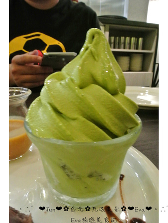 瓦法奇朵(信陽店):【食記-邀約】oO。台北 瓦法奇朵 waffogato(信陽店-台北車站店) 這家的可頌甜甜圈,好吃到我想回訪100次也願意~。o○。