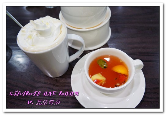 瓦法奇朵Waffogato(台北車站店)：北車連鎖美食．CP值超高的安格斯牛排與可頌甜甜圈──瓦法奇朵