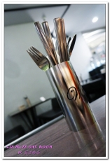 瓦法奇朵Waffogato(台北車站店)：北車連鎖美食．CP值超高的安格斯牛排與可頌甜甜圈──瓦法奇朵